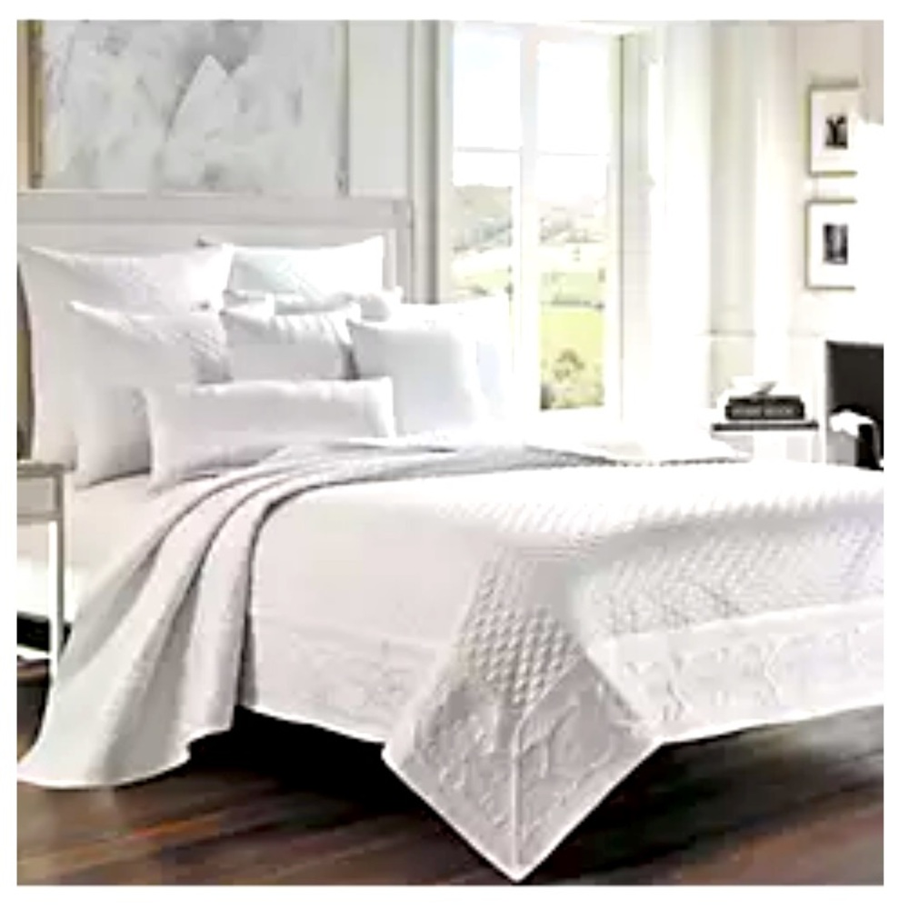 J. Queen New York
LYNDON COVERLET KING